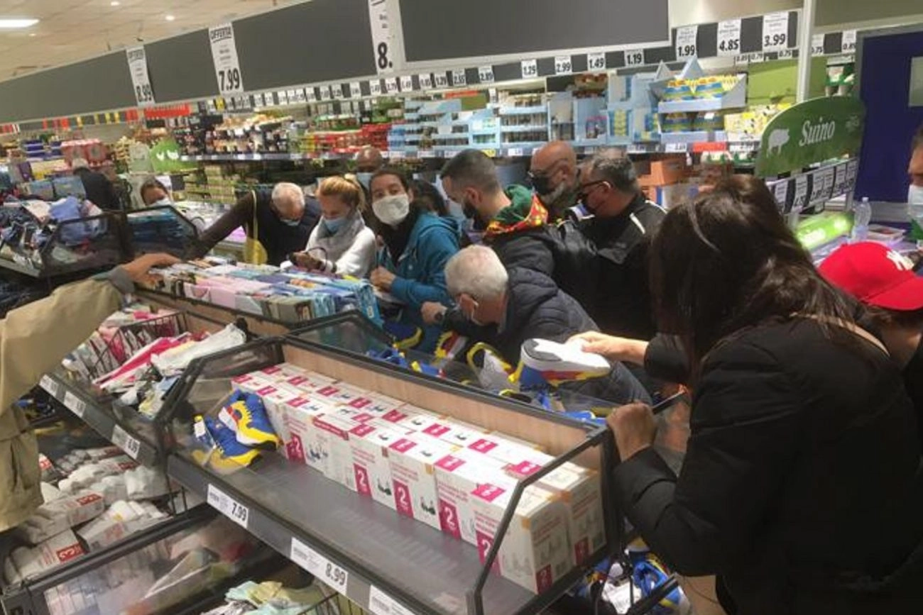 Da ieri sono ritornate le famigerate scarpe della Lidl, dopo l’enorme successo inaspettato della...