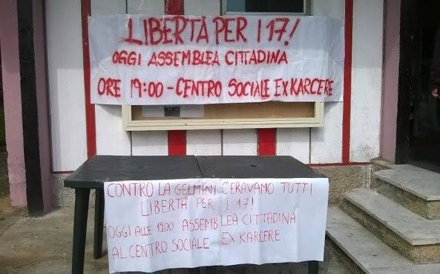 Ieri mattina gli studenti del Collettivo Universitario Autonomo hanno appeso sei striscioni nella...