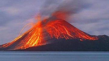 Non solo l'Etna, anche Stromboli continua a dare spettacolo. Prosegue infatti il monitoraggio...