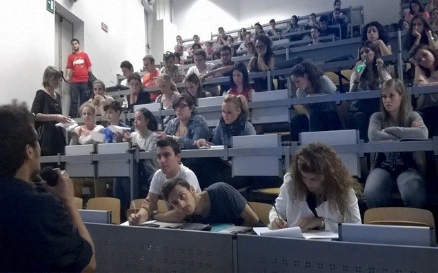 Universitari, studenti delle scuole, precari, disoccupati, senza casa in piazza in una giornata di...